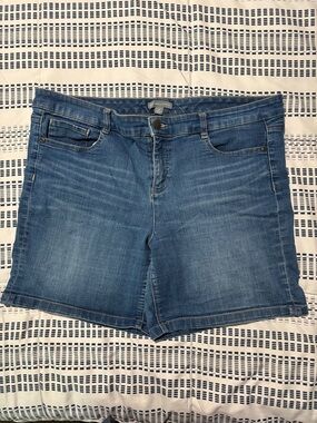 New York& Company Denim Blue Jean Shorts size 16